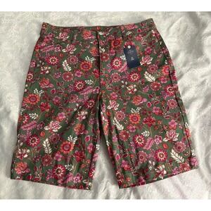 NWT St. Johns Bay Bermuda Shorts Women's  Mid-rise Paisley Floral Sz 12